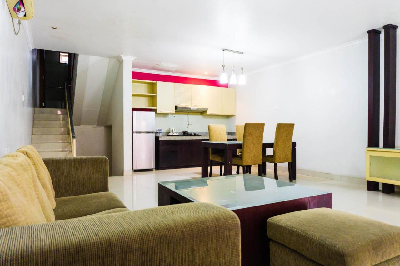 Country Heritage Hotel Surabaya Esterno foto