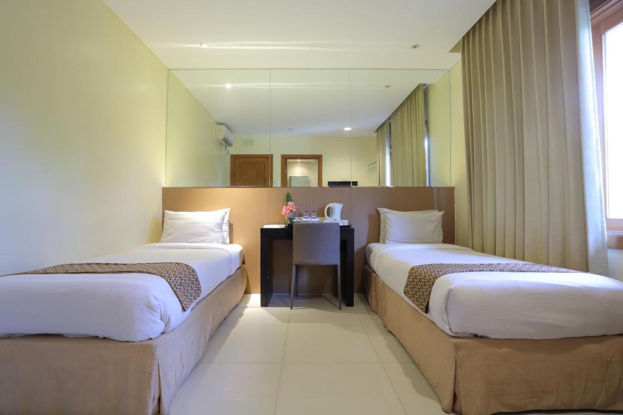 Country Heritage Hotel Surabaya Esterno foto
