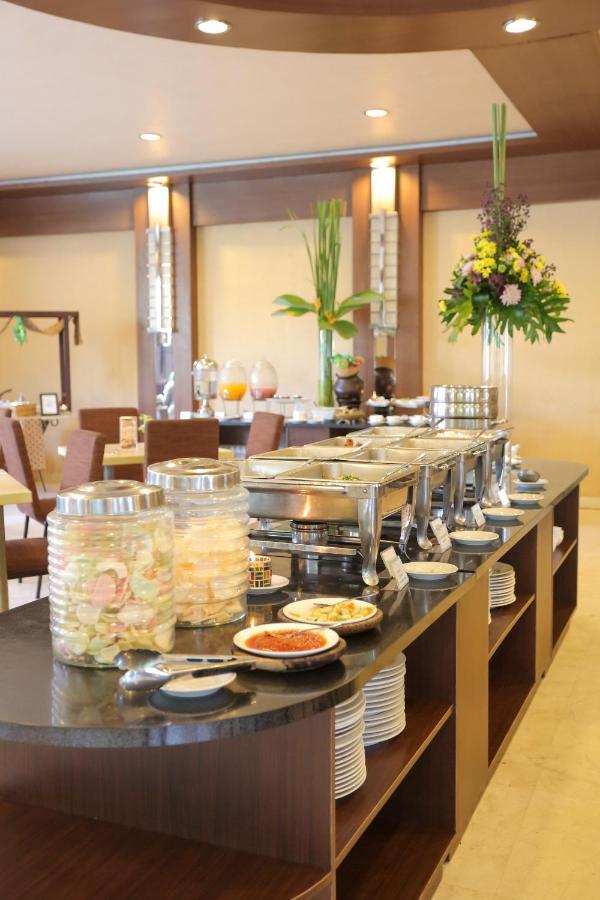 Country Heritage Hotel Surabaya Esterno foto