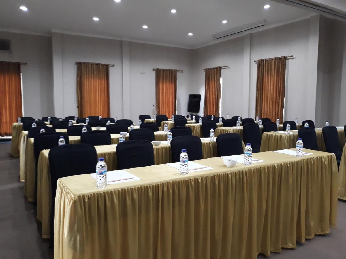 Country Heritage Hotel Surabaya Esterno foto