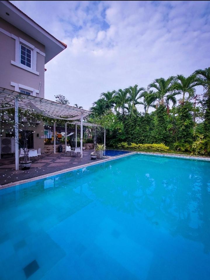 Country Heritage Hotel Surabaya Esterno foto